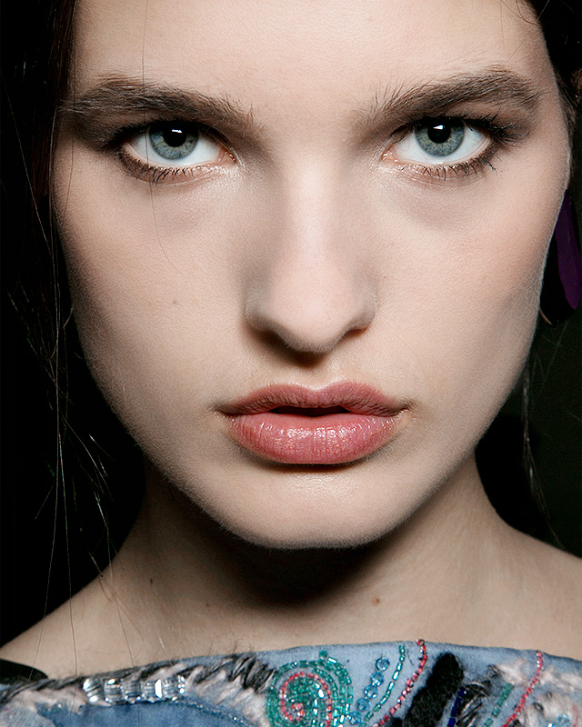 Красота в деталях: образ с шоу Giorgio Armani (фото 2)