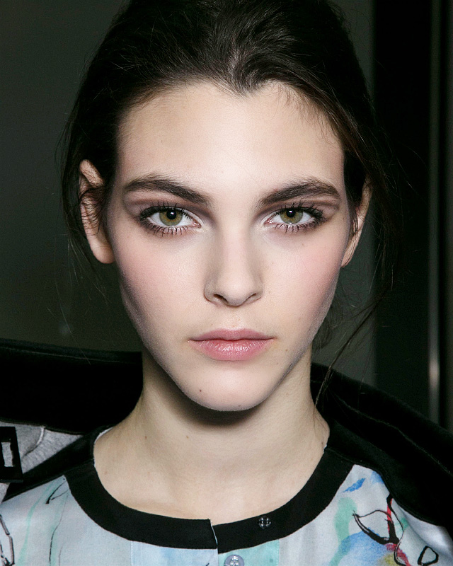 Красота в деталях: образ с шоу Giorgio Armani (фото 1)