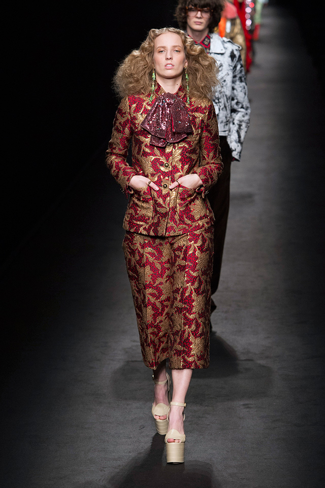 Петра Коллинз на показе Gucci, осень—зима 2016 Петра Коллинз приоткрывает детали осенней коллекции Gucci в Snapchat (фото 1)