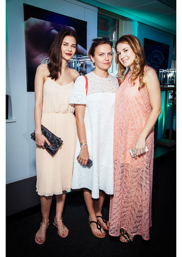 Наталья Чевалкова, Юлия Чернова и Елена Курбацкая Коктейль по случаю открытия выставки в особняке Christie’s (фото 14)
