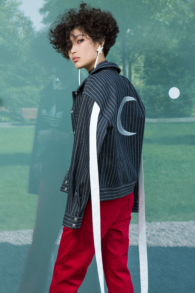 Серьги и куртка Georgi Keburia (INDEXflat), джинсы Marques' Almeida (КМ20) Новые героини: Маша Захарова, художница и иллюстратор (фото 1)