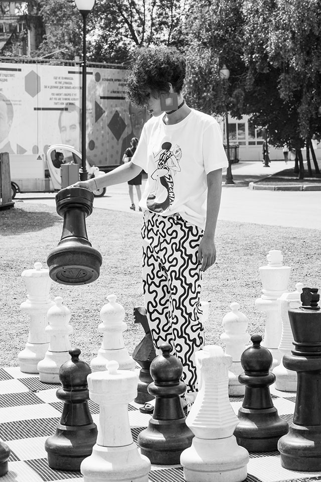 Джинсы J.W.Anderson (КМ20), футболка #GDEVERA Новые героини: Маша Захарова, художница и иллюстратор (фото 3)