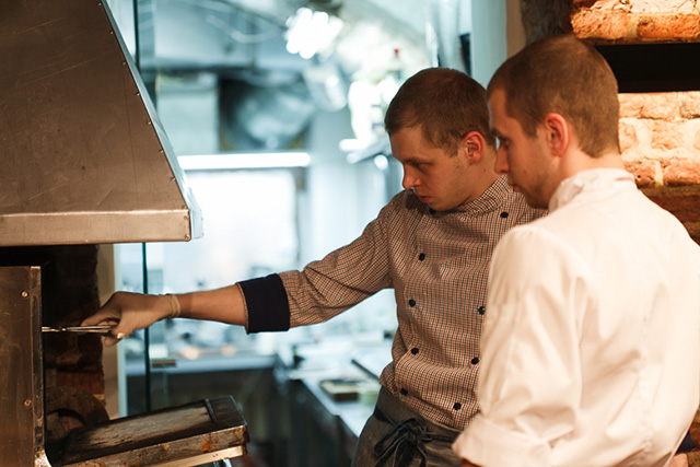 "Гирлянда Steak Shop & Show": питерский ресторан от продавцов фермерских продуктов (фото 1)