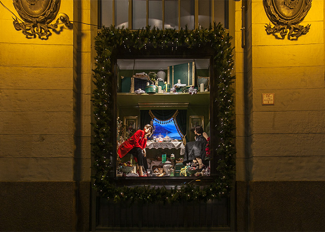 ДЛТ Аристократическая сказка в новогодних витринах ЦУМа и ДЛТ (фото 1)