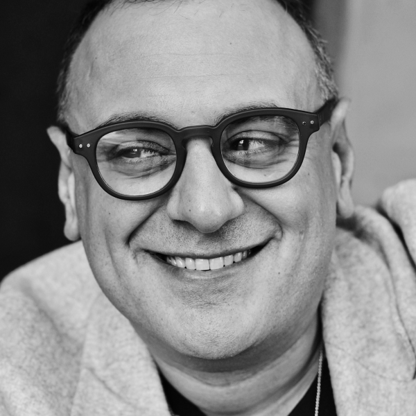 А поговорить? Как Арсен Нерсисян открыл в Москве школу ораторского мастерства