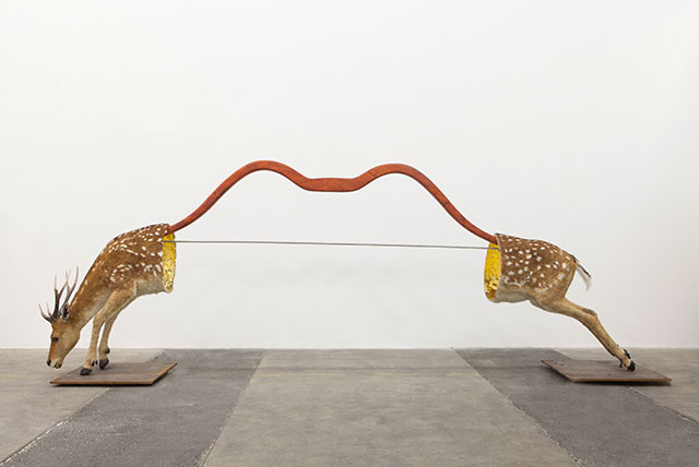 Huang Yong Ping, L'Arc de Saint-Gilles, 2015 Новая выставка в Fondation Louis Vuitton посвящена искусству Китая (фото 8)