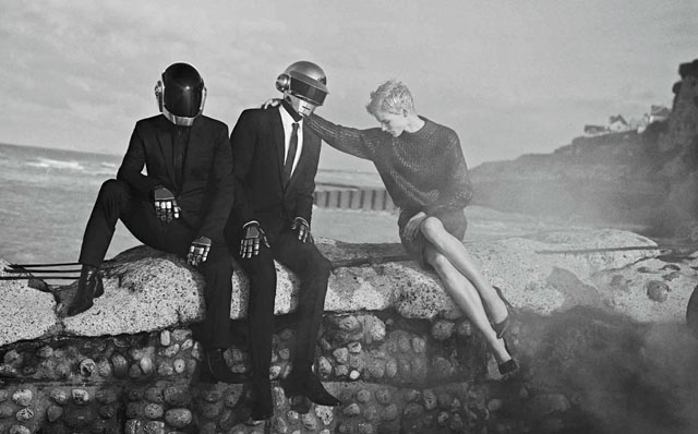 Daft Punk и Саския де Брау в съемке Питера Линдберга (фото 9)