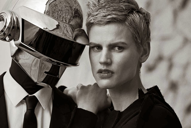Daft Punk и Саския де Брау в съемке Питера Линдберга (фото 4)
