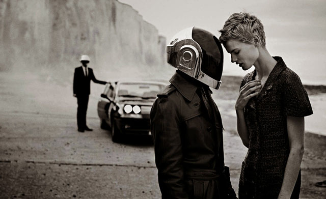 Daft Punk и Саския де Брау в съемке Питера Линдберга (фото 5)