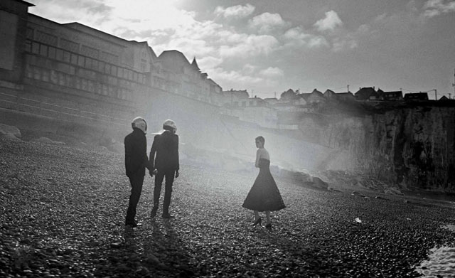 Daft Punk и Саския де Брау в съемке Питера Линдберга (фото 6)