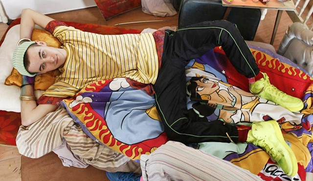 Молодая кровь и дизайнеры, которые ее пьют, на выставке в Лондоне (фото 1)