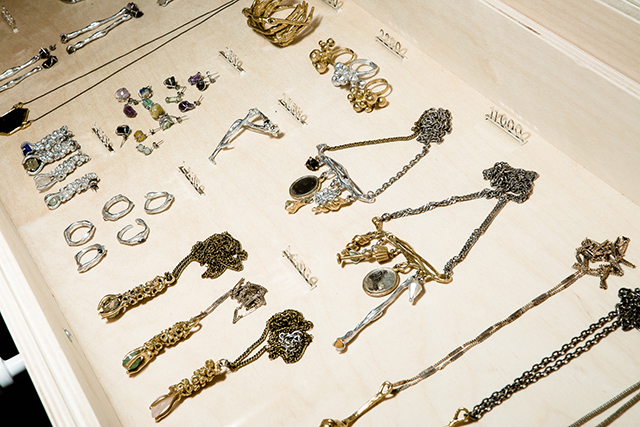 Искусство и мода: украшения к выставке Луиз Буржуа (фото 1)