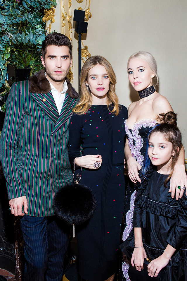 Фрол Буримский, Наталья Водянова, Ульяна Сергеенко и Василиса Гости показа Ulyana Sergeenko весна-лето 2016 (фото 3)