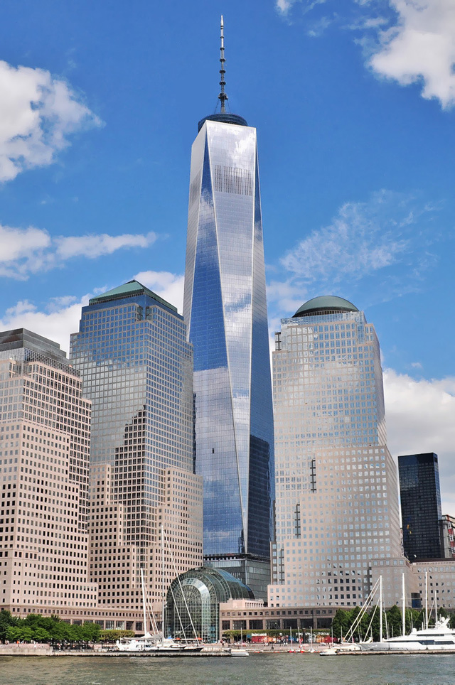 В Нью-Йорке открылось новое здание Всемирного торгового центра (фото 1)