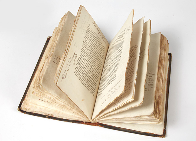 Пьер Берже распродает свою библиотеку (фото 1)