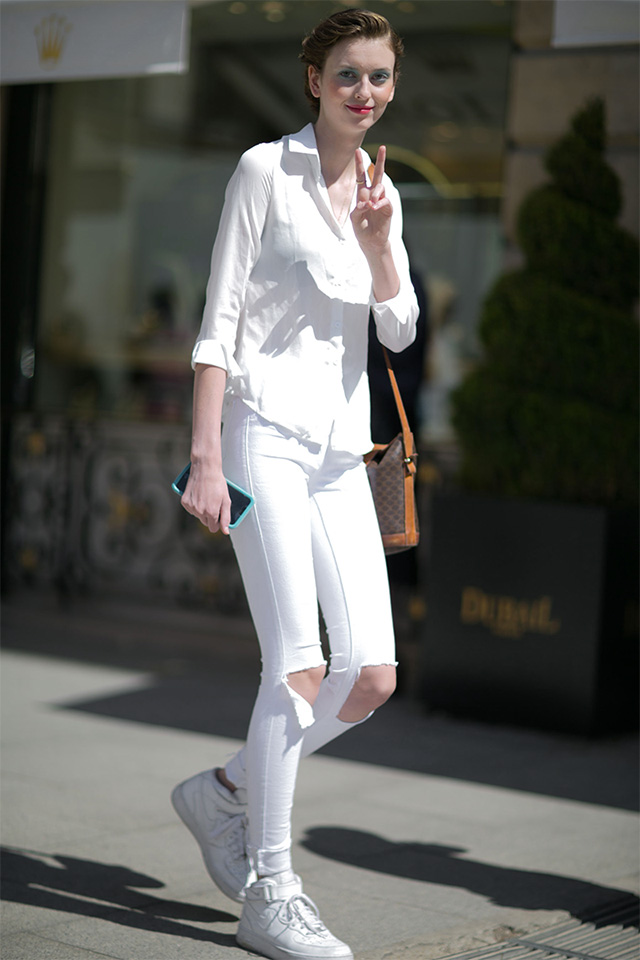 Эволюция белых джинсов (фото 13)