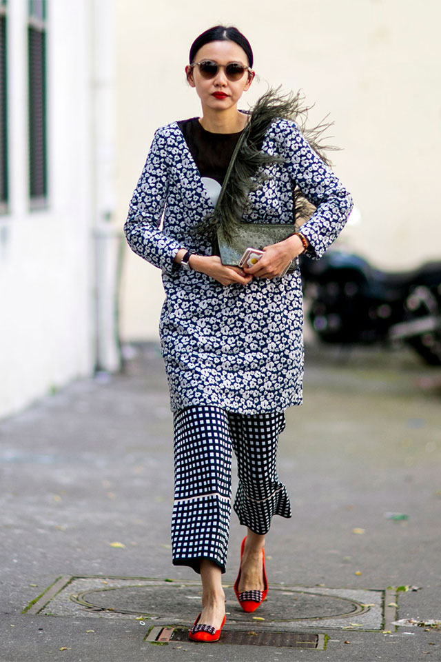 Неделя моды в Париже, весна-лето 2017: street style. Часть 1 (фото 27)