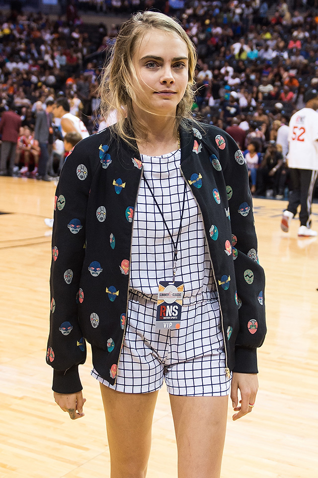 Рианна и Кара Делевинь на благотворительном баскетбольном матче (фото 2)