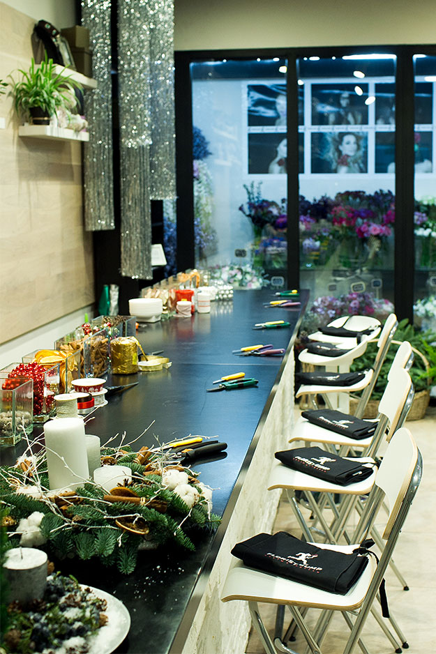 Как научиться плести рождественские венки (фото 5)