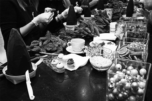 Как научиться плести рождественские венки (фото 4)