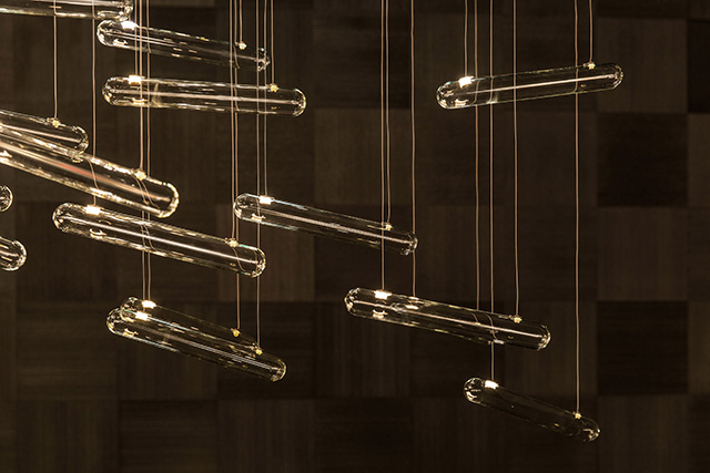 Люстра Flylight, диз. Studio Drift, Carpenters Workshop Gallery По следам Design Miami Basel: политика, винтаж и новые материалы (фото 11)