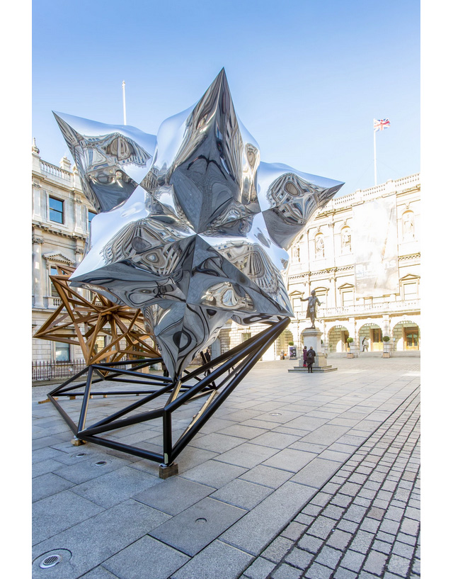 Королевскую академию искусств украсили "звезды" Фрэнка Стеллы (фото 1)