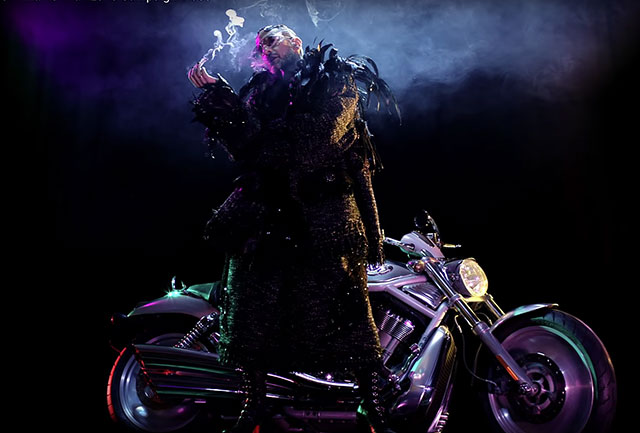 Марк Джейкобс, Кара Делевинь и другие в готическом клипе Marc Jacobs (фото 1)