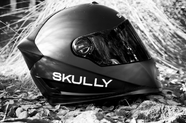 "Умный" мотоциклетный шлем с камерой заднего вида (фото 4)