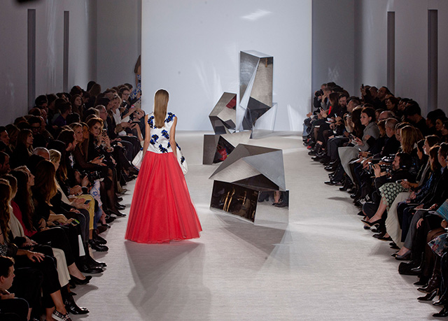 Неделя высокой моды в Париже: Giambattista Valli, весна 2014 (фото 2)