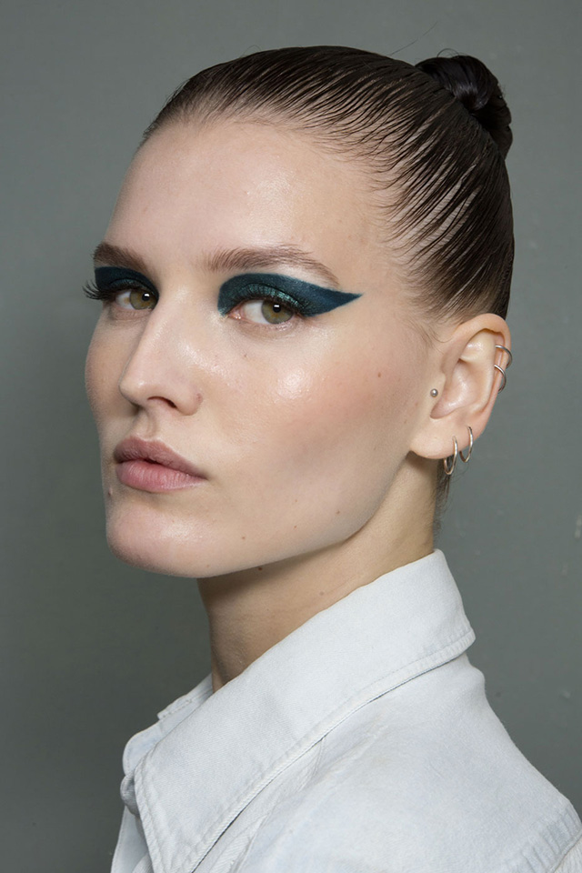 Красота в деталях: образы с показа Atelier Versace (фото 5)