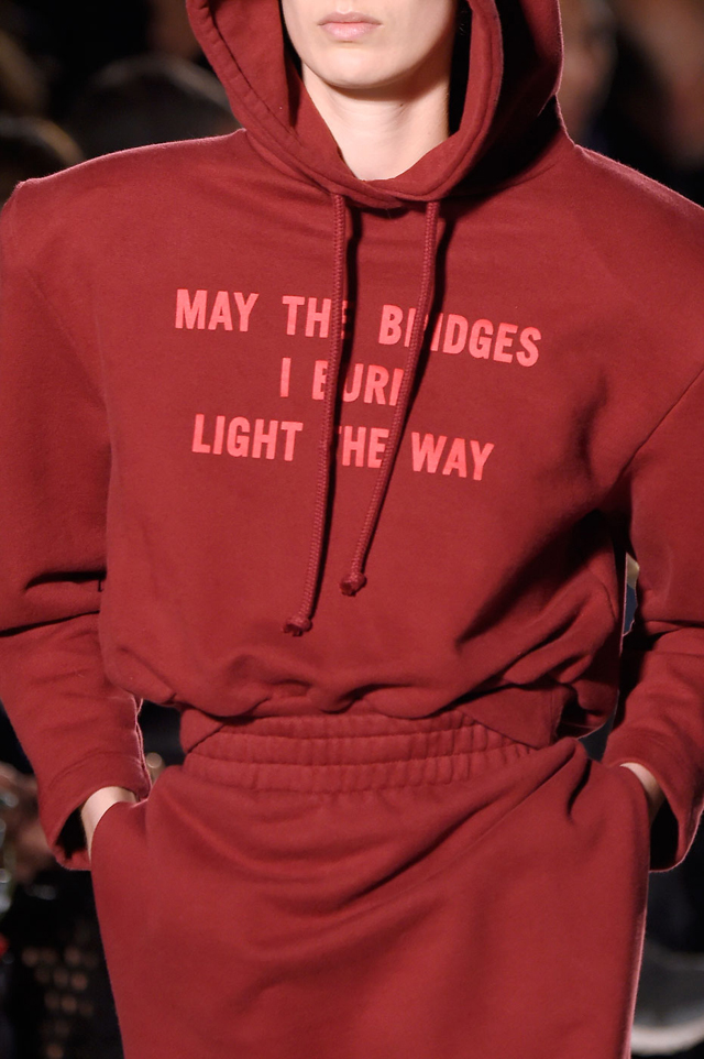 Самая патетичная (и потому самая популярная в Instagram и наверняка на Tumblr) надпись из всех использованных Обзор Buro 24/7: Vetements, осень-зима 2016 (фото 2)
