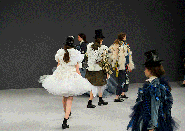 Неделя высокой моды: Viktor & Rolf, осень-зима 2016 Неделя высокой моды: Viktor & Rolf, осень-зима 2016