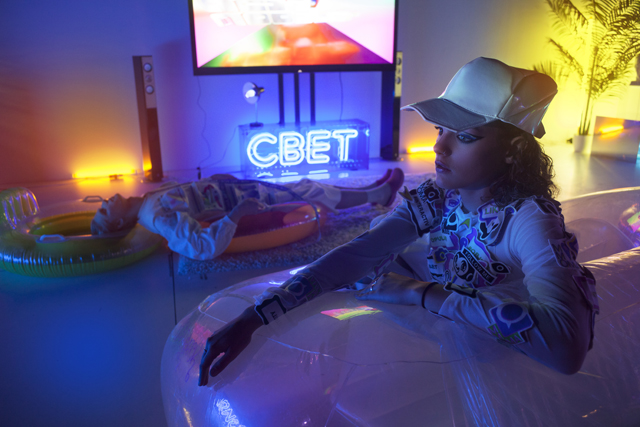 Неон и люди будущего в съемке Turbo_Yulia (фото 5)