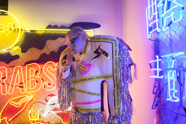 Неон и люди будущего в съемке Turbo_Yulia (фото 3)