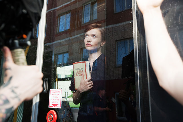 Никита Ефремов и Александра Бортич в клипе Smash и группы "Моя Мишель" (фото 1)