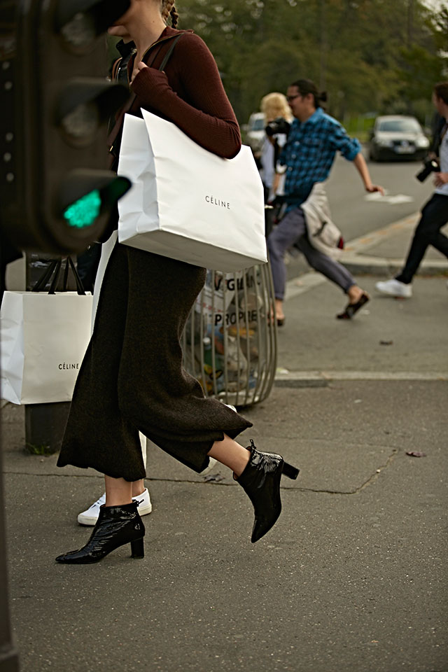 Неделя моды в Париже, весна-лето 2016: street style. Часть 3 (фото 24)