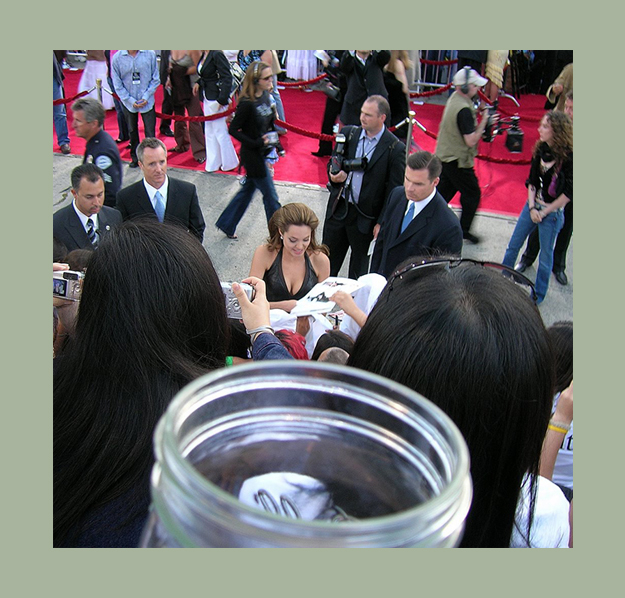 Жвачка Спирс и унитаз Сэлинджера: как продают вещи знаменитостей (фото 2)