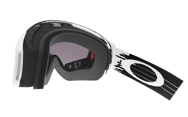 Объект желания: горнолыжная маска с интерактивным экраном (фото 1)