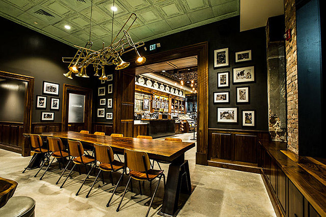Мистический кофешоп Starbucks в Новом Орлеане (фото 3)