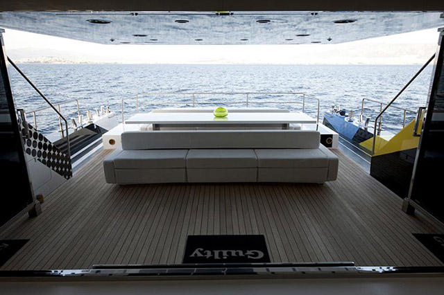 Греческая яхта Guilty от Джеффа Кунса (фото 3)