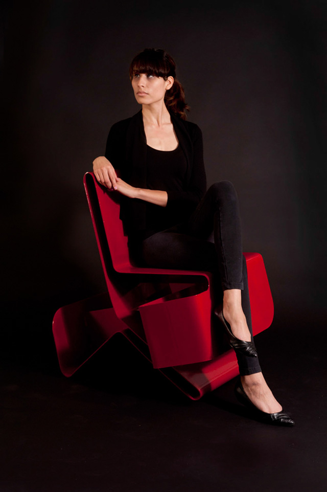 Обратите внимание: скульптурное металлическое кресло Möbi (фото 2)