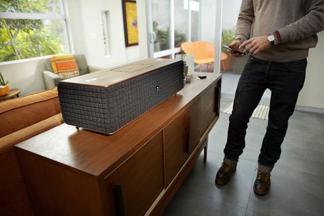 Новый деревянный проигрыватель от JBL (фото 3)