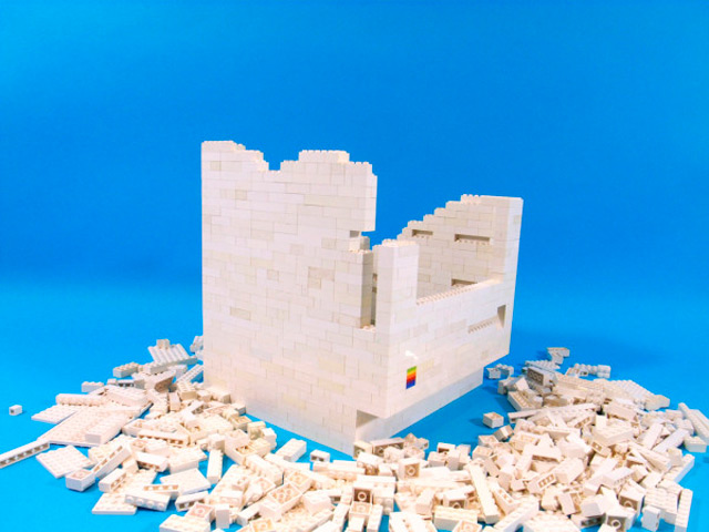 Норвежские рекламисты создали Macintosh из LEGO (фото 2)