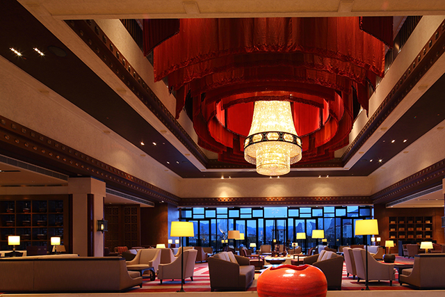 Новый отель Shangri-La Lhasa открылся на самом высоком плато в мире (фото 4)