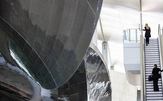 Ричард Уилсон открыл скульптуру в лондонском аэропорту Хитроу (фото 3)