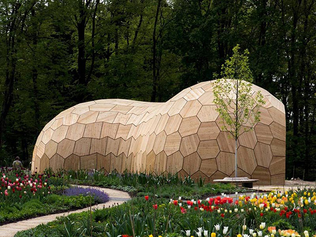 Выставочный зал из деревянных сот в Университете Штутгарта (фото 1)