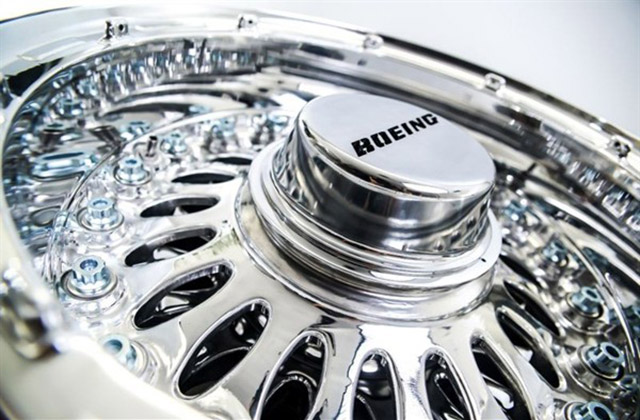 Объект желания: кофейный столик из колеса шасси Boeing 777 (фото 4)