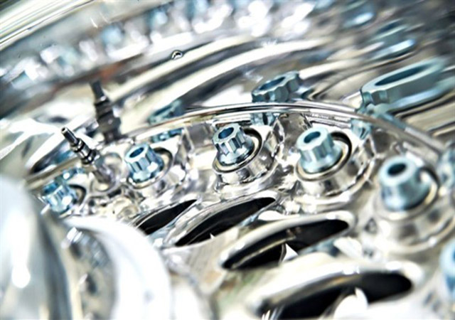 Объект желания: кофейный столик из колеса шасси Boeing 777 (фото 3)