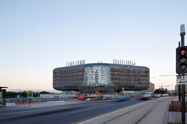 Здание медицинского института SAHMRI в Австралии от Woods Bagot (фото 1)