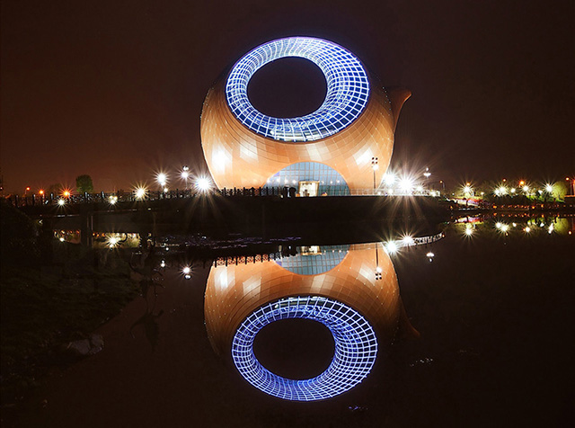 Выставочный центр Wuxi Wanda в Китае в виде огромного чайника (фото 2)